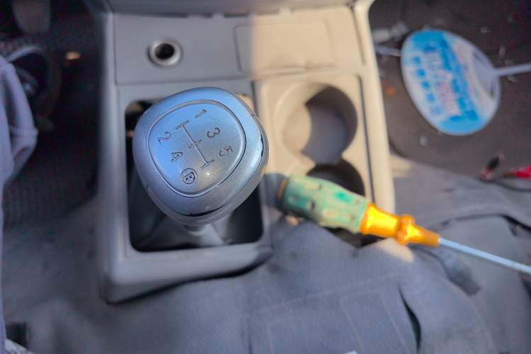 Used Jinbei Hiace 2011 2.0L 5th Generation Kuaiyunwang Standard Version 4G20B Gear Lever