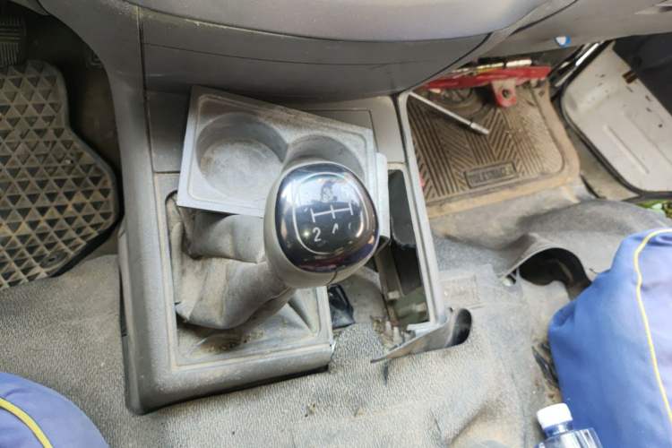Used Jinbei Hiace 2011 2.0L 5th Generation Kuaiyunwang Standard Version 4G19 Gear Lever