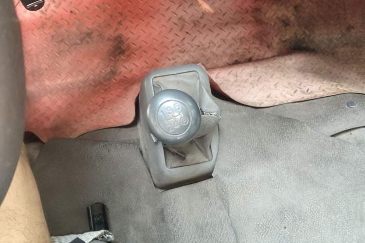 Used Jinbei Hiace 2011 2.0L 5th Generation Kuaiyunwang Standard Version 4G19 Gear Lever