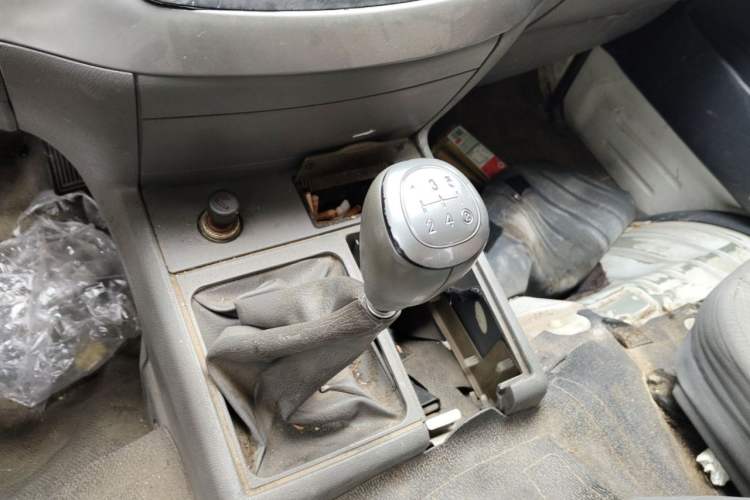 Used Jinbei Hiace 2011 2.0L 5th Generation Kuaiyunwang Standard Version 4G19 Gear Lever