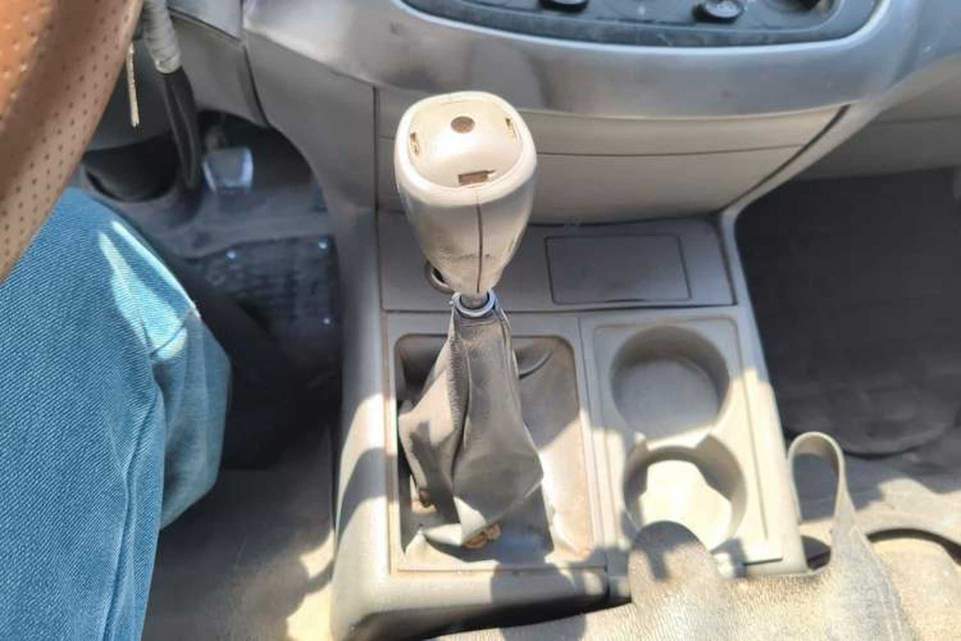 Used Jinbei Hiace 2011 2.0L 5th Generation Kuaiyunwang Standard Version 4G19 Gear Lever