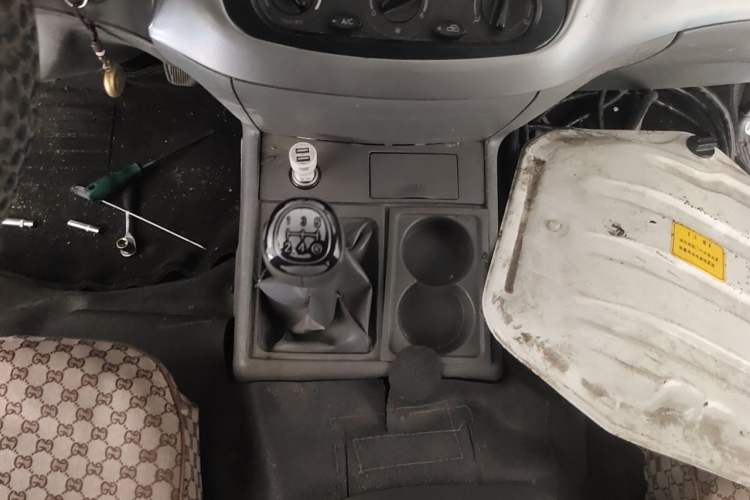 Used Jinbei Hiace 2011 2.0L 5th Generation Kuaiyunwang Luxury Edition 4G19 Gear Lever