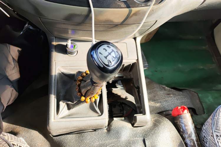 Used Jinbei Hiace 2011 2.0L 5th Generation Kuaiyunwang Standard Version 4G20B Gear Lever