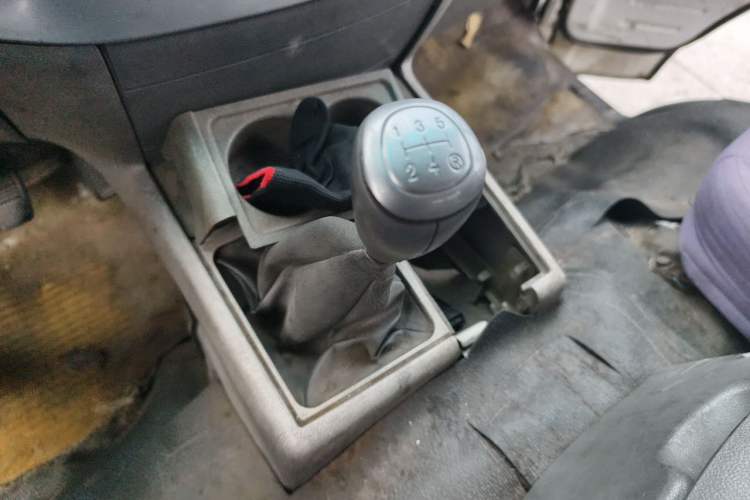 Used Jinbei Hiace 2011 2.0L Fifth-Generation Kuaiyunwang Standard Version 4G21B Gear Lever