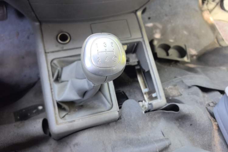 Used Jinbei Hiace 2011 2.0L 5th Generation Kuaiyunwang Comfort Z-Type 4G20B Gear Lever