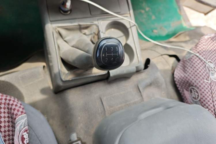 Used Jinbei Hiace 2011 2.0L 5th Generation Kuaiyunwang Luxury Edition 4G19 Gear Lever