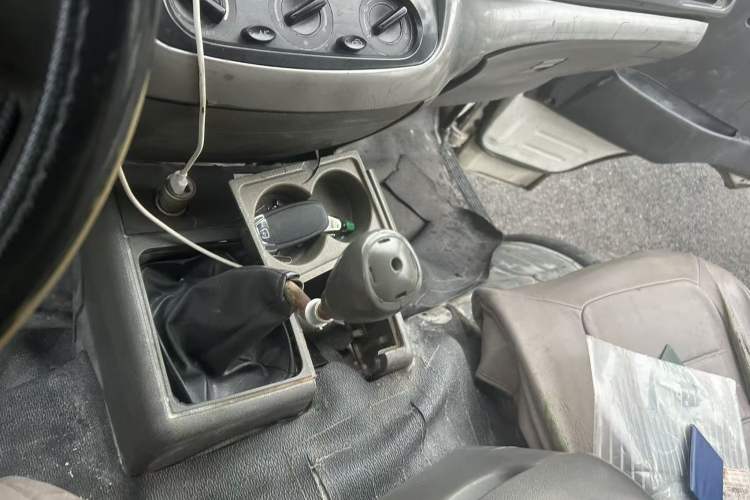 Used Jinbei Hiace 2011 2.0L 5th Generation Kuaiyunwang Standard Version 4G20B Gear Lever