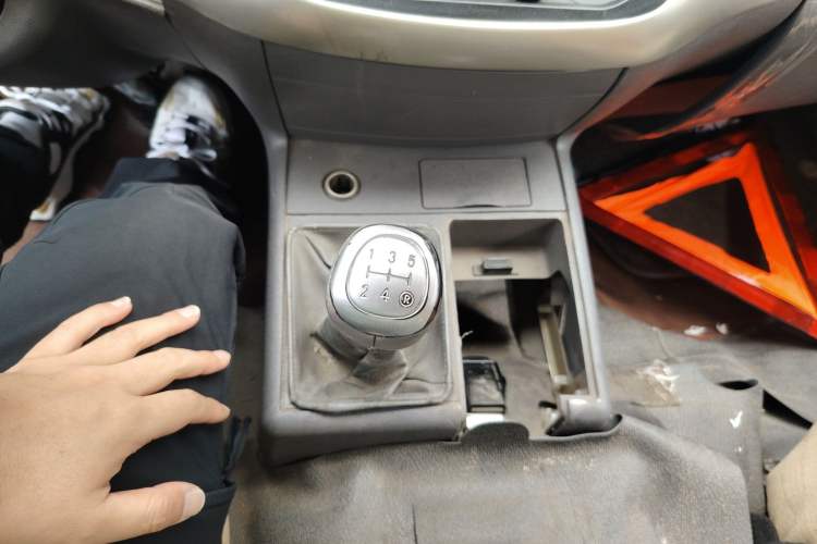 Used Jinbei Hiace 2011 2.0L 5th Generation Kuaiyunwang Luxury Version 4G20B Gear Lever