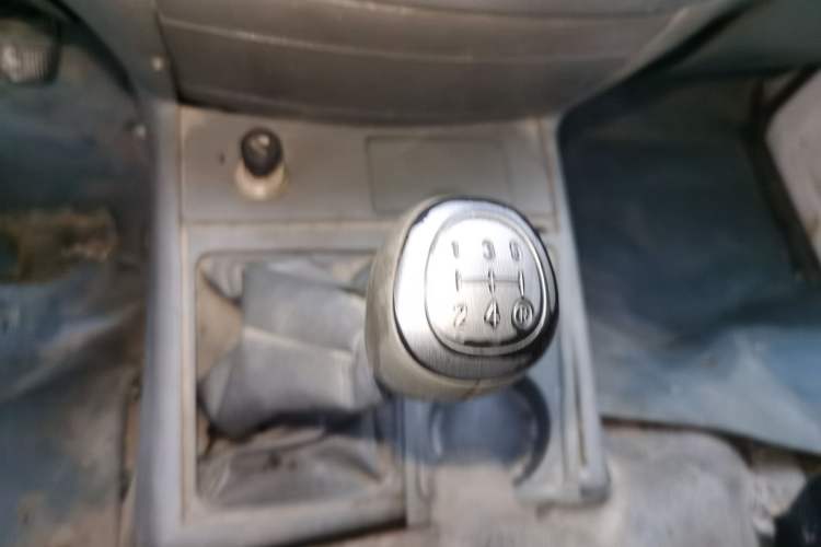 Used Jinbei Hiace 2011 2.0L 5th Generation Kuaiyunwang Luxury Edition 4G19 Gear Lever