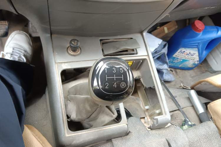 Used Jinbei Hiace 2011 2.0L 5th Generation Kuaiyunwang Luxury Edition 4G19 Gear Lever