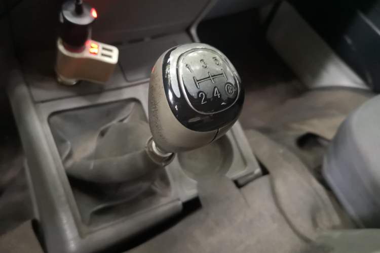Used Jinbei Hiace 2011 2.0L 5th Generation Kuaiyunwang Luxury Version 4G20B Gear Lever