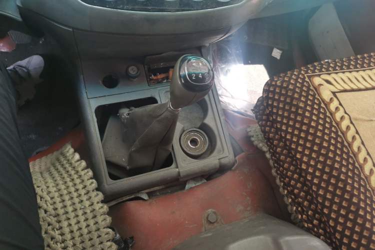 Used Jinbei Hiace 2011 2.0L 5th Generation Kuaiyunwang Standard Version 4G19 Gear Lever