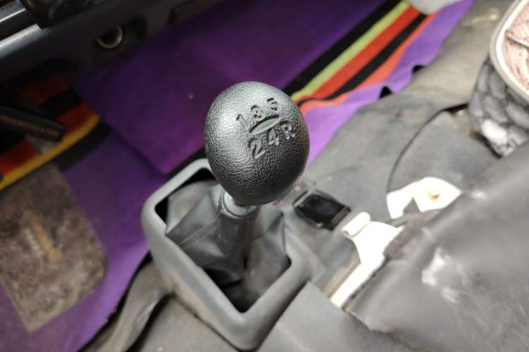 Used Jinbei Hiace 2011 2.0L 5th Generation Kuaiyunwang Standard Version 4G20B Gear Lever