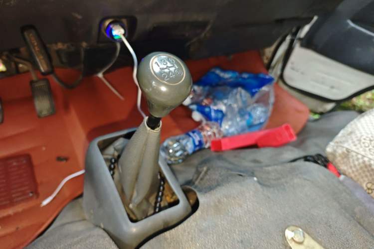 Used Jinbei Hiace 2011 2.0L 5th Generation Kuaiyunwang Luxury Edition 4G19 Gear Lever