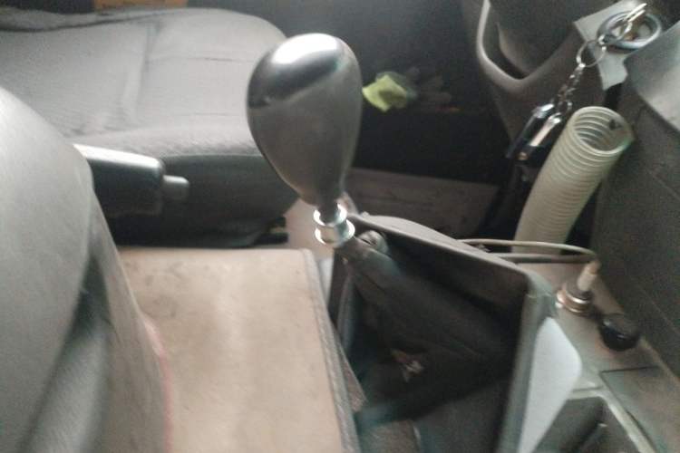 Used Jinbei Hiace 2011 2.0L 5th Generation Kuaiyunwang Standard Version 4G19 Gear Lever