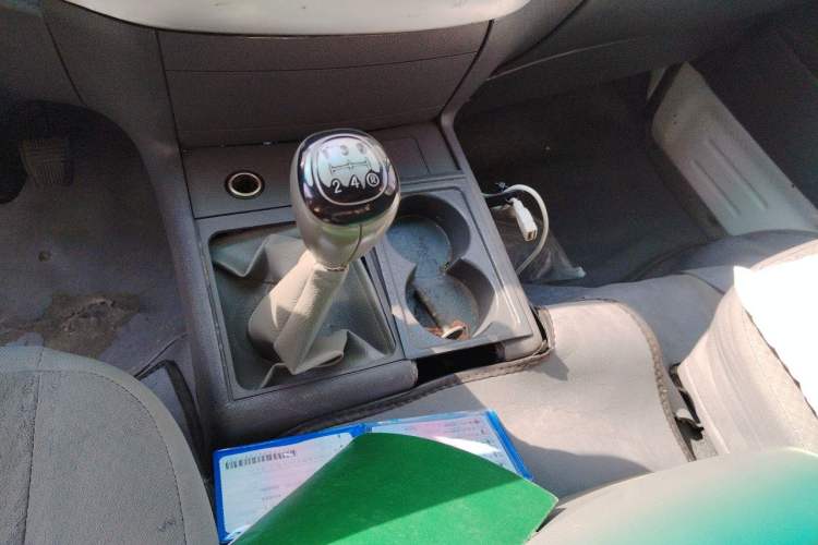 Used Jinbei Hiace 2011 2.0L 5th Generation Xiangyun Comfort Version 4G20D4B Gear Lever