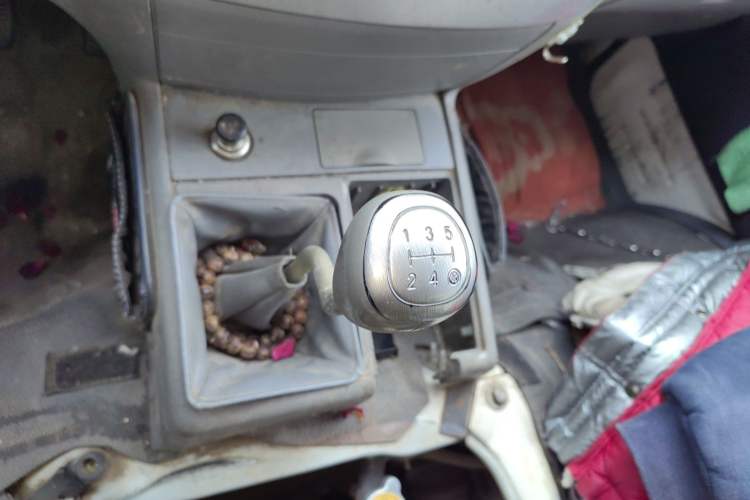Used Jinbei Hiace 2011 2.0L 5th Generation Kuaiyunwang Standard Version 4G19 Gear Lever