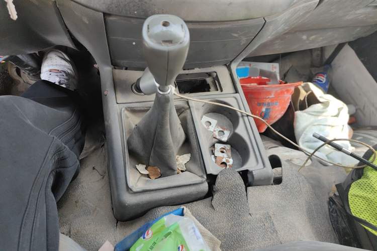 Used Jinbei Hiace 2011 2.0L 5th Generation Kuaiyunwang Standard Version 4G19 Gear Lever