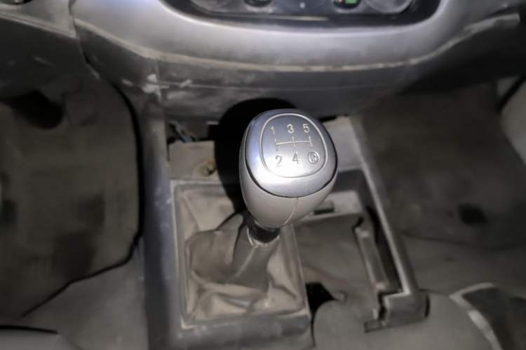 Used Jinbei Hiace 2011 2.0L 5th Generation Kuaiyunwang Standard Version 4G19 Gear Lever