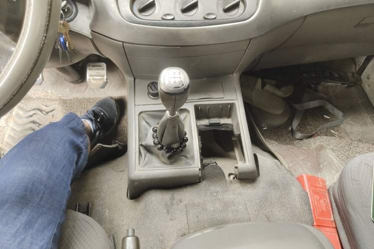 Used Jinbei Hiace 2011 2.0L 5th Generation Kuaiyunwang Standard Version 4G20B Gear Lever