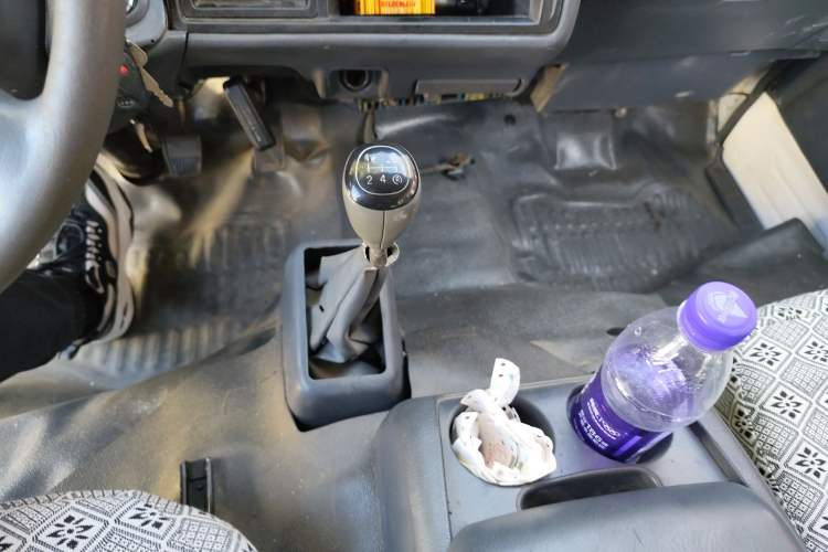 Used Jinbei Hiace 2011 2.0L Fifth-Generation Kuaiyunwang Standard Version 4G21B Gear Lever