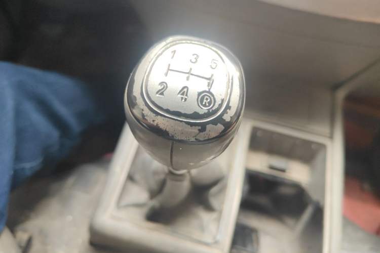 Used Jinbei Hiace 2011 2.0L 5th Generation Kuaiyunwang Standard Version 4G19 Gear Lever