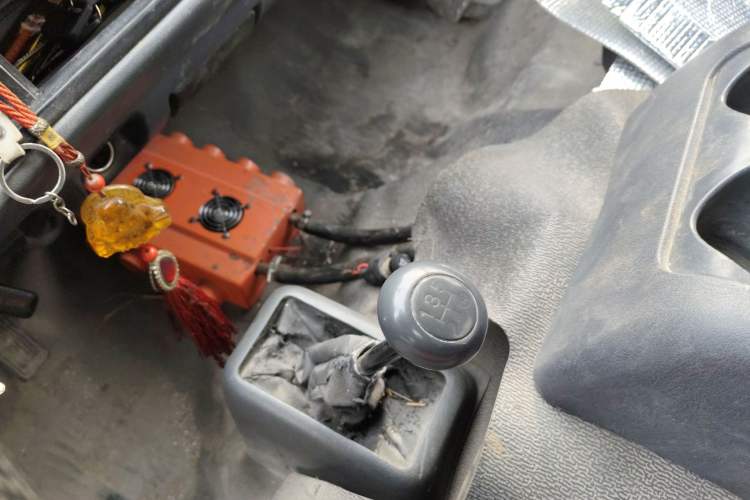 Used Jinbei Hiace 2011 2.0L 5th Generation Kuaiyunwang Comfort Type K 4G19 Gear Lever