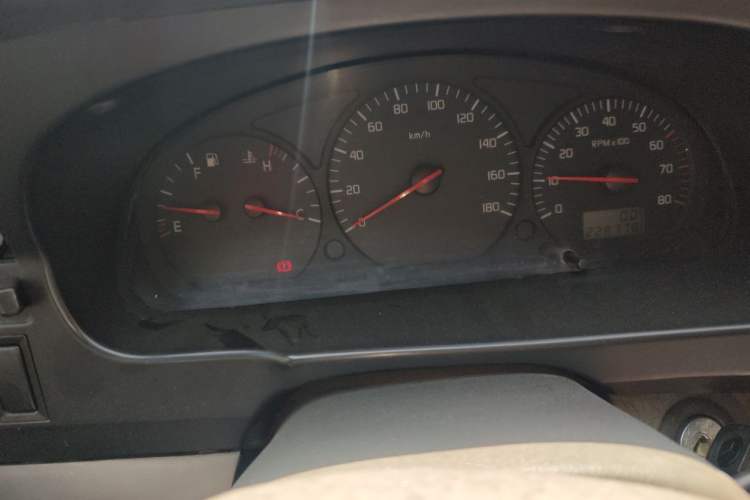 Used Jinbei Hiace 2011 2.0L 5th Generation Kuaiyunwang Standard Version 4G19 Instrument Cluster