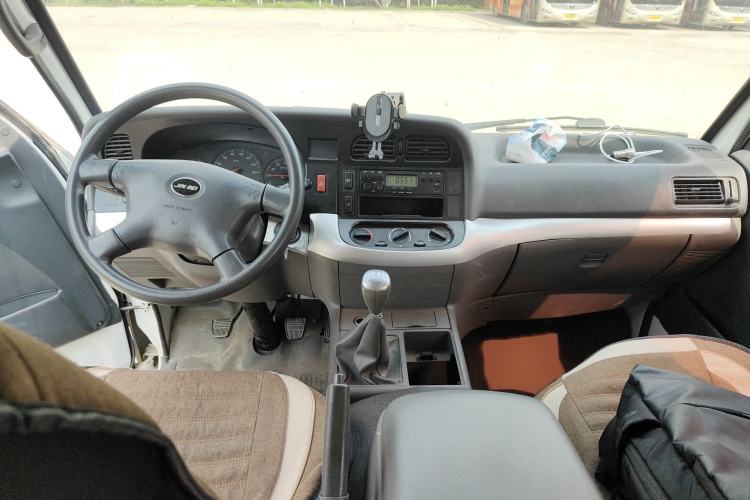Used Jinbei Hiace 2011 2.0L 5th Generation Kuaiyunwang Comfort Type K 4G19 Interior 2
