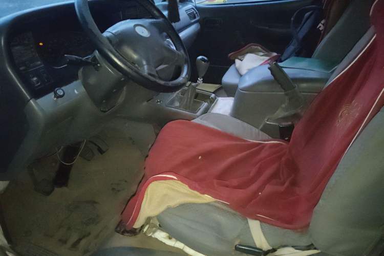 Used Jinbei Hiace 2011 2.0L 5th Generation Kuaiyunwang Standard Version 4G19 Left Front Seat