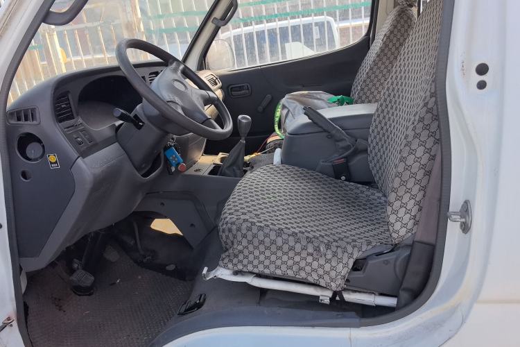 Used Jinbei Hiace 2011 2.0L 5th Generation Kuaiyunwang Standard Version 4G20B Left Front Seat