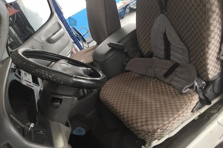 Used Jinbei Hiace 2011 2.0L 5th Generation Kuaiyunwang Luxury Edition 4G19 Left Front Seat