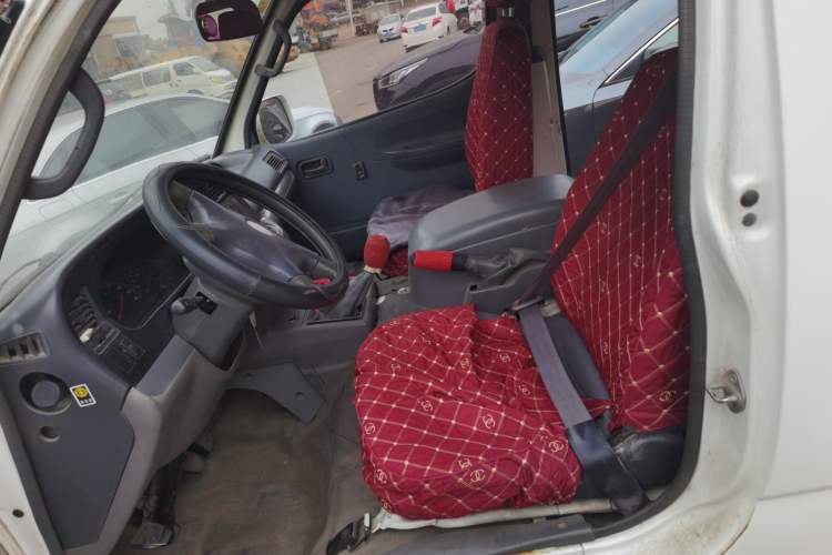 Used Jinbei Hiace 2011 2.0L 5th Generation Kuaiyunwang Comfort Type K 4G19 Left Front Seat