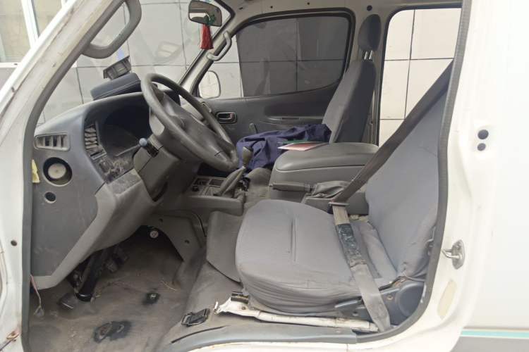 Used Jinbei Hiace 2011 2.0L 5th Generation Kuaiyunwang Luxury Edition 4G19 Left Front Seat