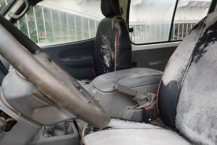 Used Jinbei Hiace 2011 2.0L 5th Generation Kuaiyunwang Luxury Edition 4G19 Left Front Seat