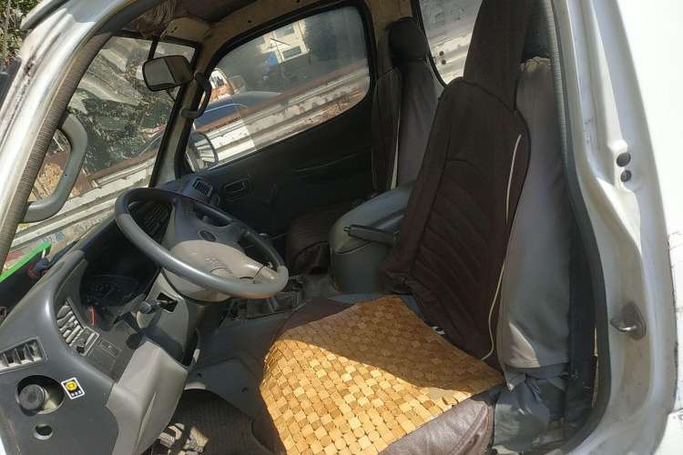 Used Jinbei Hiace 2011 2.0L 5th Generation Kuaiyunwang Comfort Type K 4G19 Left Front Seat