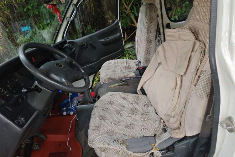 Used Jinbei Hiace 2011 2.0L 5th Generation Kuaiyunwang Luxury Edition 4G19 Left Front Seat
