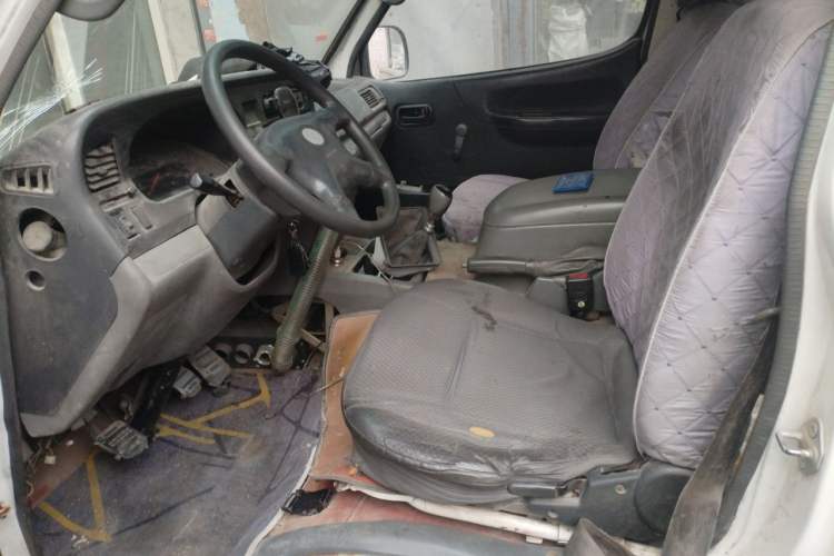 Used Jinbei Hiace 2011 2.0L 5th Generation Kuaiyunwang Standard Version 4G19 Left Front Seat
