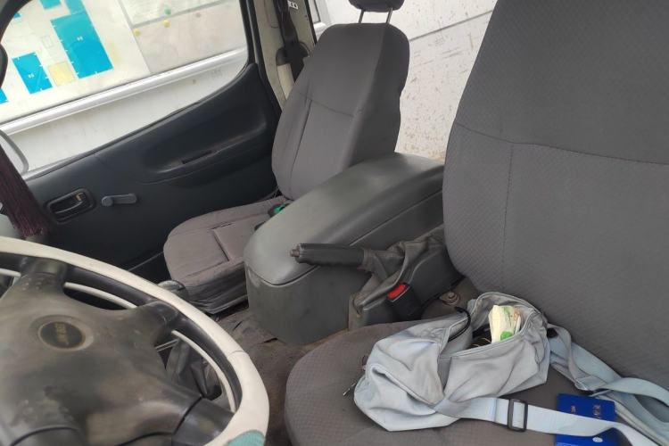 Used Jinbei Hiace 2011 2.0L 5th Generation Kuaiyunwang Standard Version 4G19 Left Front Seat