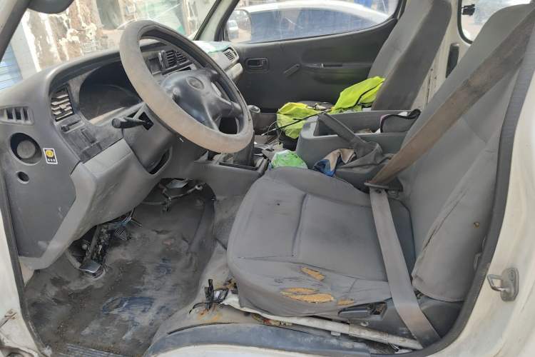 Used Jinbei Hiace 2011 2.0L 5th Generation Kuaiyunwang Standard Version 4G19 Left Front Seat