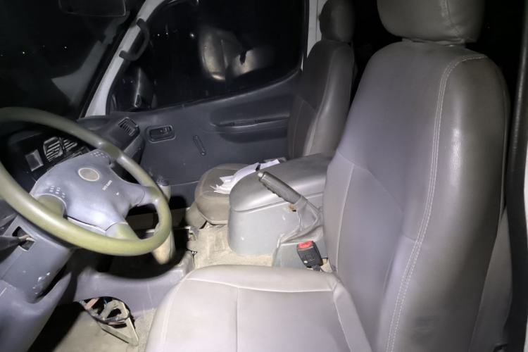 Used Jinbei Hiace 2011 2.0L 5th Generation Kuaiyunwang Standard Version 4G19 Left Front Seat