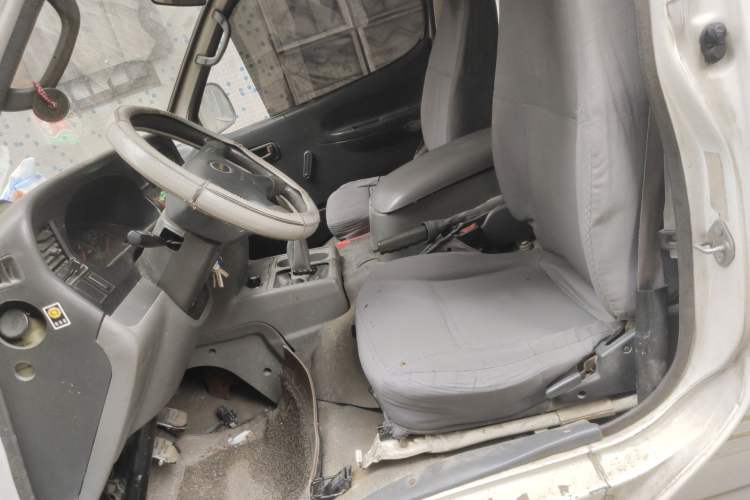 Used Jinbei Hiace 2011 2.0L 5th Generation Kuaiyunwang Standard Version 4G20B Left Front Seat