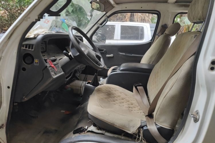 Used Jinbei Hiace 2011 2.0L 5th Generation Power King Comfort Version 4G20D4B Left Front Seat
