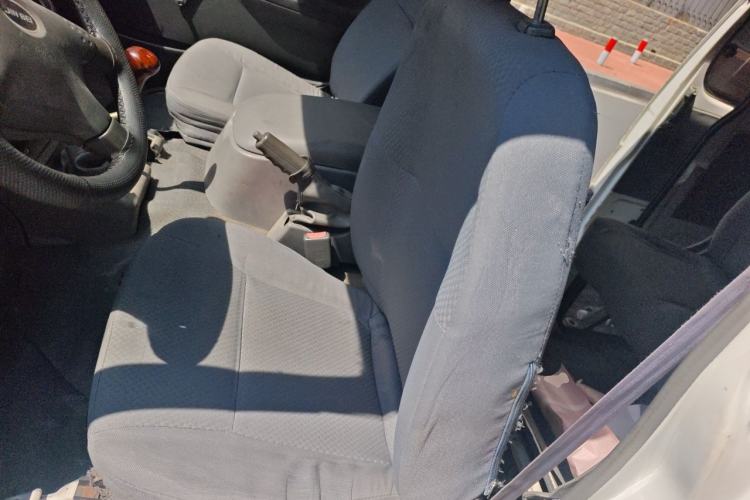 Used Jinbei Hiace 2011 2.0L 5th Generation Kuaiyunwang Standard Version 4G19 Left Front Seat