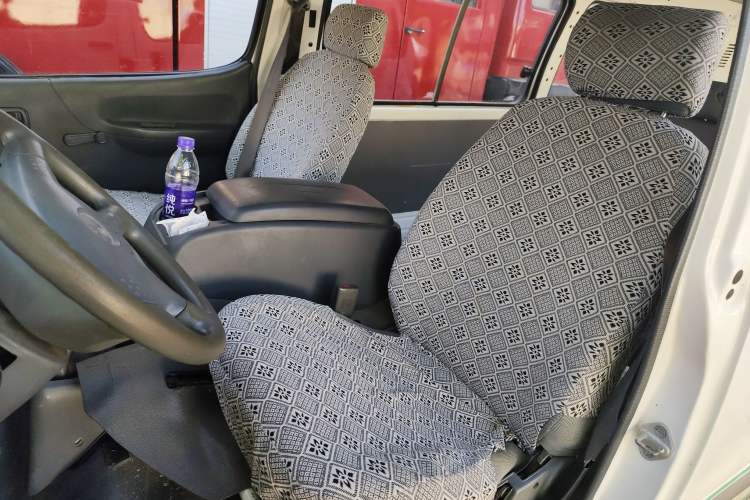 Used Jinbei Hiace 2011 2.0L Fifth-Generation Kuaiyunwang Standard Version 4G21B Left Front Seat