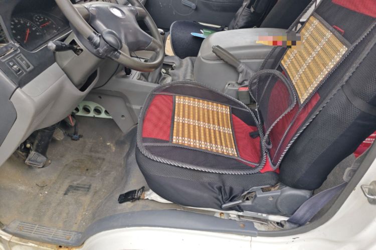 Used Jinbei Hiace 2011 2.0L 5th Generation Kuaiyunwang Standard Version 4G19 Left Front Seat