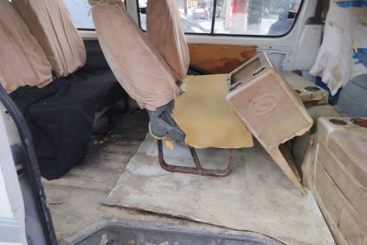 Used Jinbei Hiace 2011 2.0L 5th Generation Kuaiyunwang Standard Version 4G19 Left Rear Seat