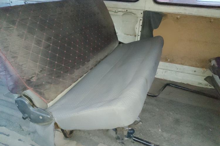 Used Jinbei Hiace 2011 2.0L 5th Generation Kuaiyunwang Standard Version 4G19 Left Rear Seat