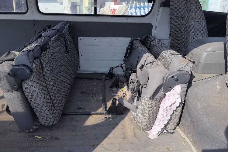 Used Jinbei Hiace 2011 2.0L 5th Generation Kuaiyunwang Standard Version 4G20B Left Rear Seat