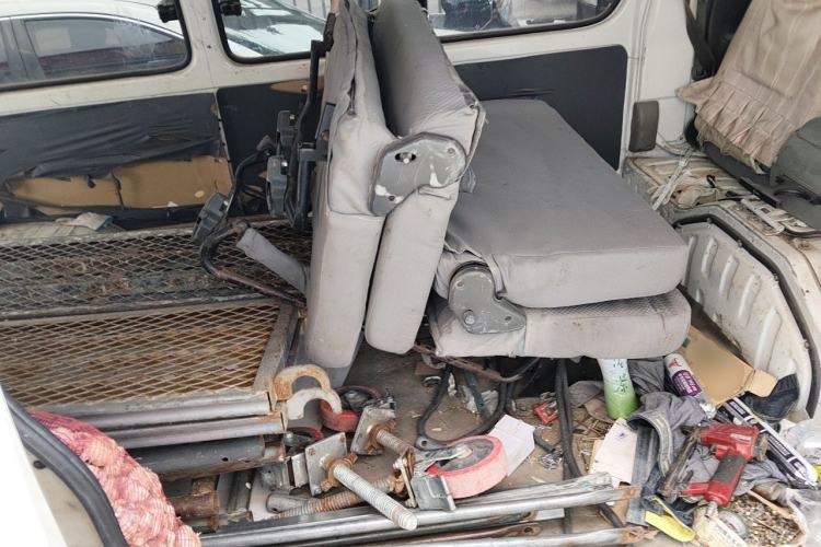 Used Jinbei Hiace 2011 2.0L 5th Generation Kuaiyunwang Standard Version 4G19 Left Rear Seat